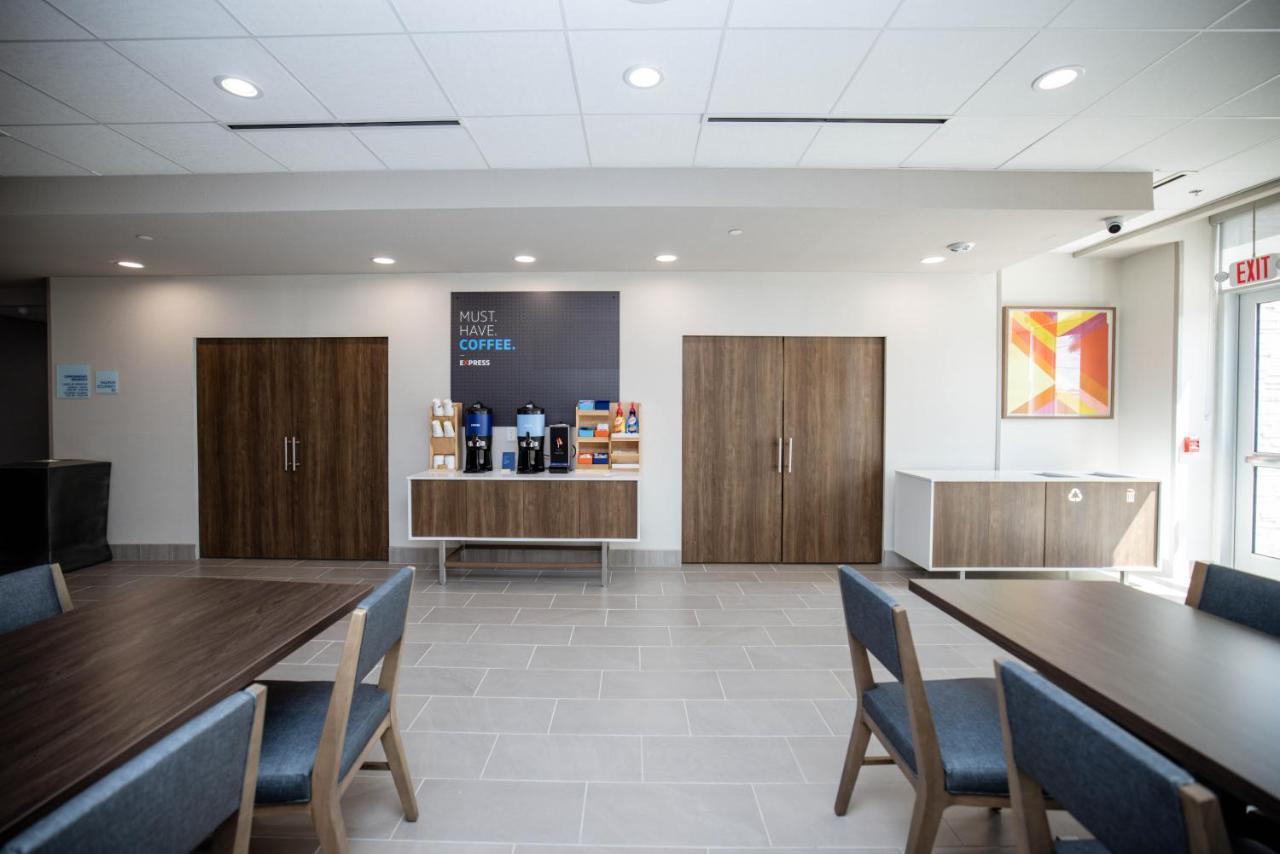 Holiday Inn Express & Suites Tampa Stadium - Airport Area By Ihg Zewnętrze zdjęcie