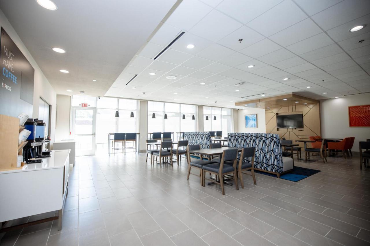 Holiday Inn Express & Suites Tampa Stadium - Airport Area By Ihg Zewnętrze zdjęcie