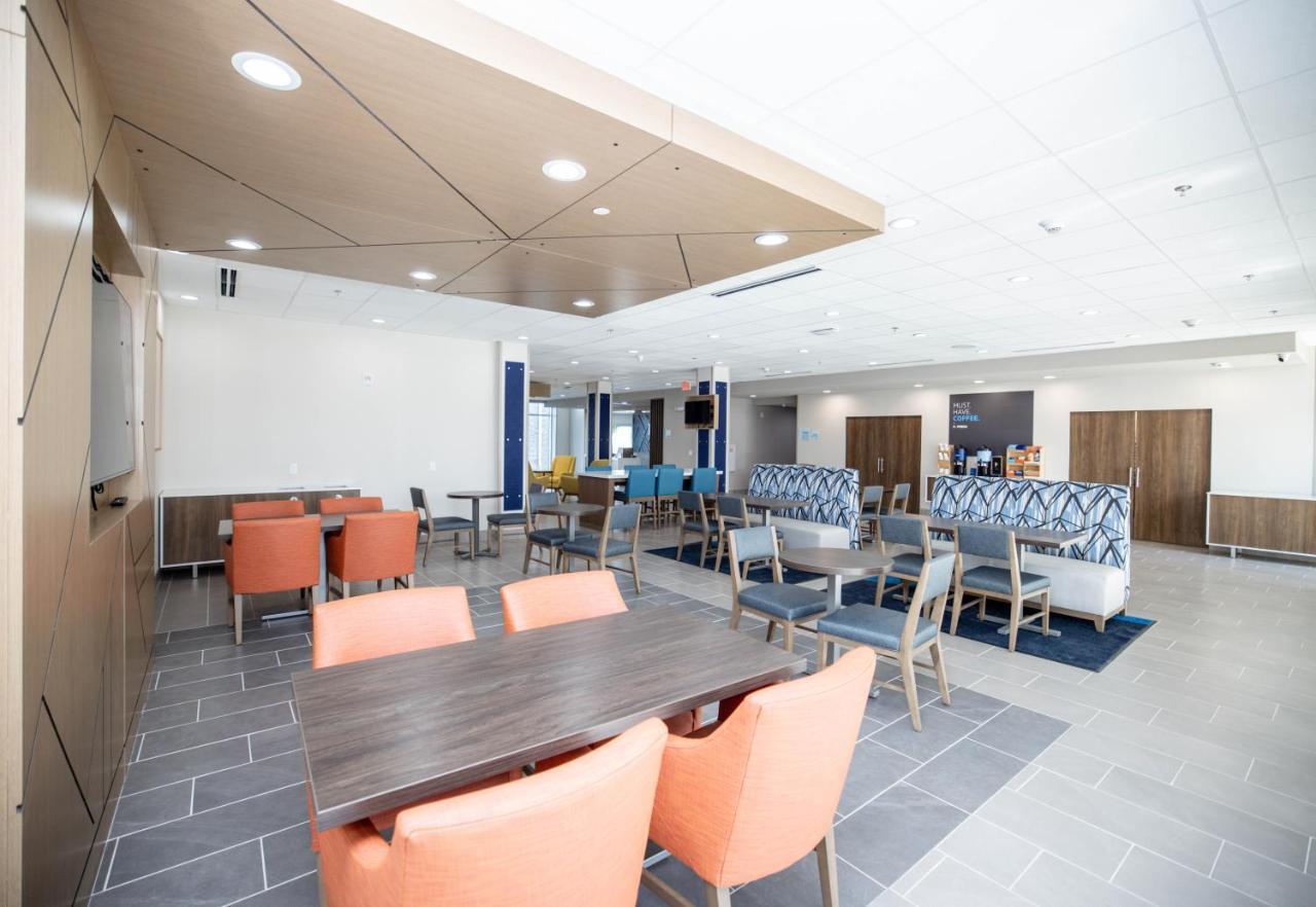 Holiday Inn Express & Suites Tampa Stadium - Airport Area By Ihg Zewnętrze zdjęcie
