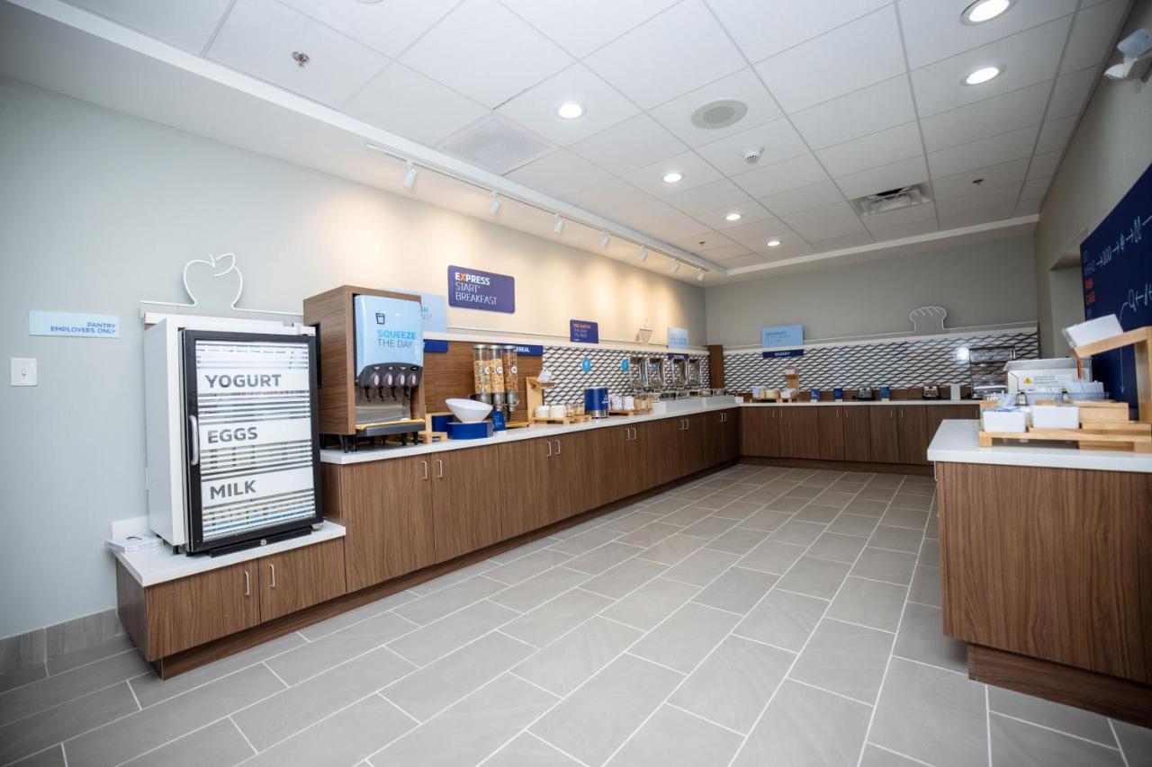 Holiday Inn Express & Suites Tampa Stadium - Airport Area By Ihg Zewnętrze zdjęcie