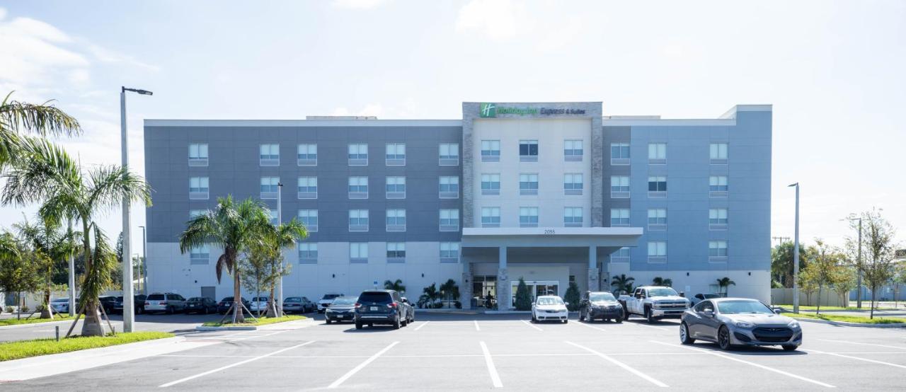 Holiday Inn Express & Suites Tampa Stadium - Airport Area By Ihg Zewnętrze zdjęcie