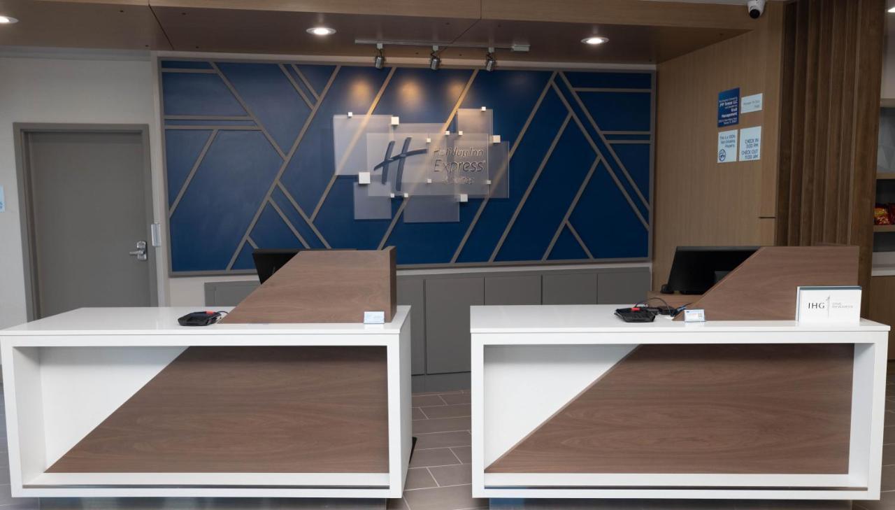 Holiday Inn Express & Suites Tampa Stadium - Airport Area By Ihg Zewnętrze zdjęcie