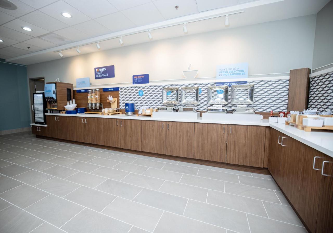 Holiday Inn Express & Suites Tampa Stadium - Airport Area By Ihg Zewnętrze zdjęcie