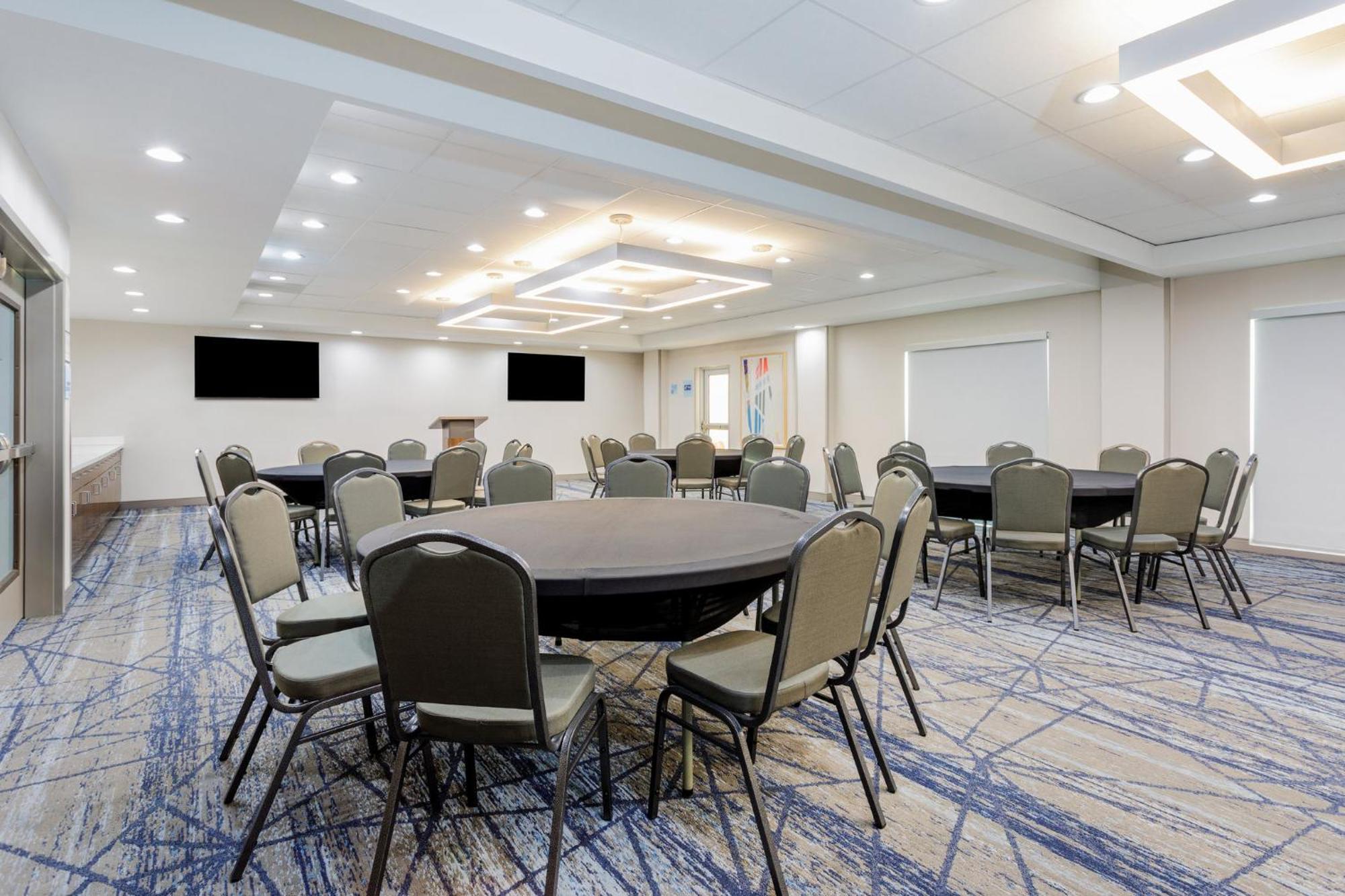 Holiday Inn Express & Suites Tampa Stadium - Airport Area By Ihg Zewnętrze zdjęcie