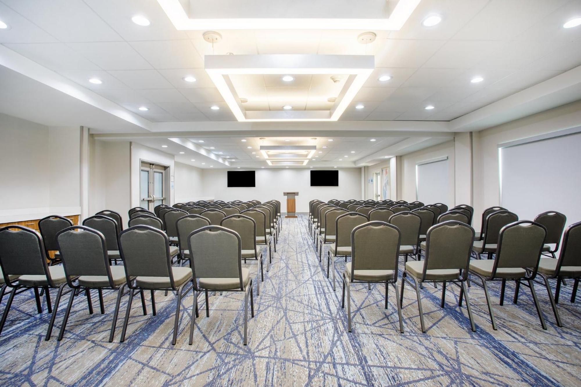 Holiday Inn Express & Suites Tampa Stadium - Airport Area By Ihg Zewnętrze zdjęcie