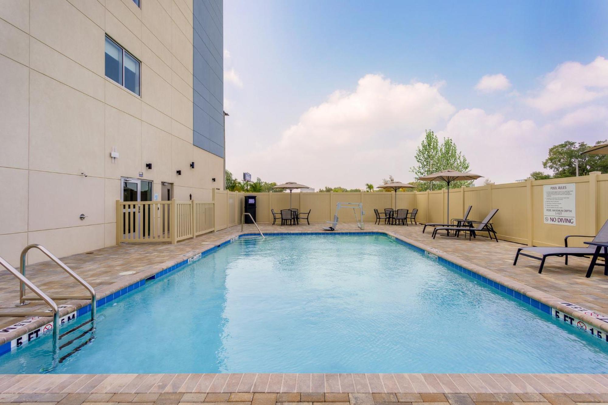Holiday Inn Express & Suites Tampa Stadium - Airport Area By Ihg Zewnętrze zdjęcie